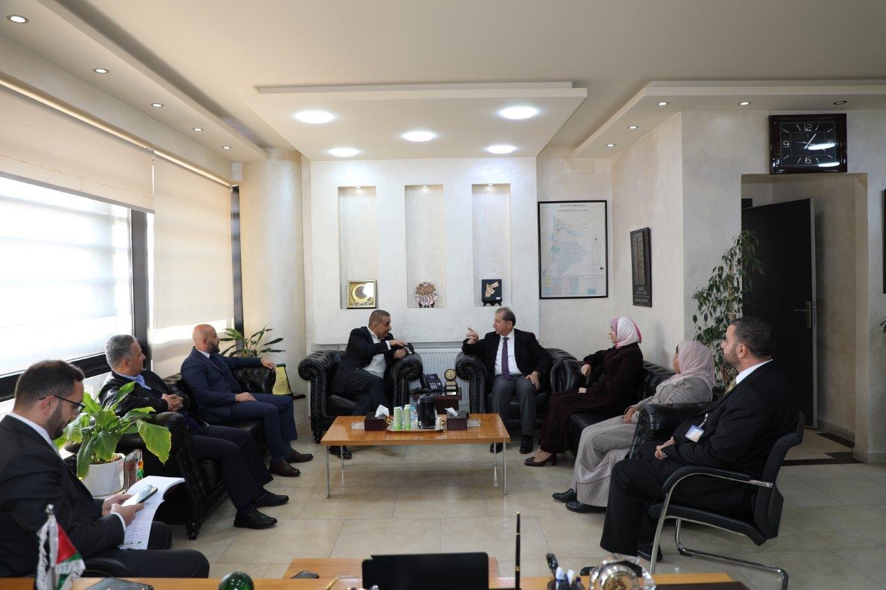رئيس جامعة عمان العربية يستقبل وفداً من جمعية لجنة اليتيم العربي1