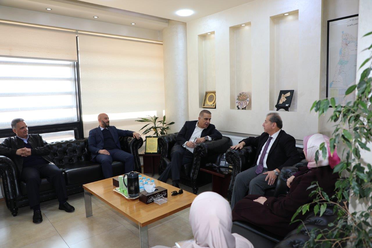 رئيس جامعة عمان العربية يستقبل وفداً من جمعية لجنة اليتيم العربي3