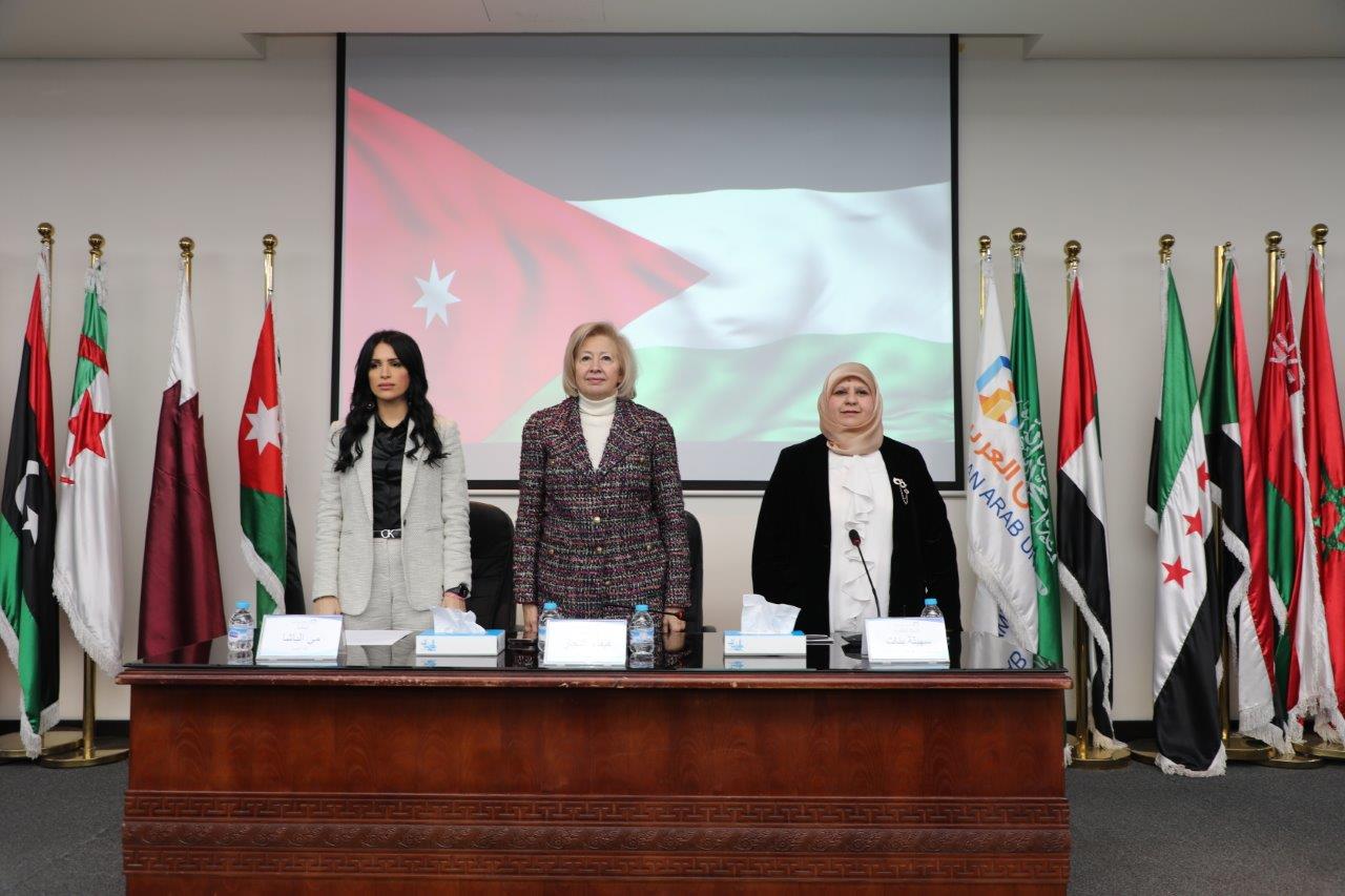 الدكتورة هيفاء النجار تحاضر في جامعة عمّان العربية حول دور الأسرة والتعليم في تمكين المرأة1