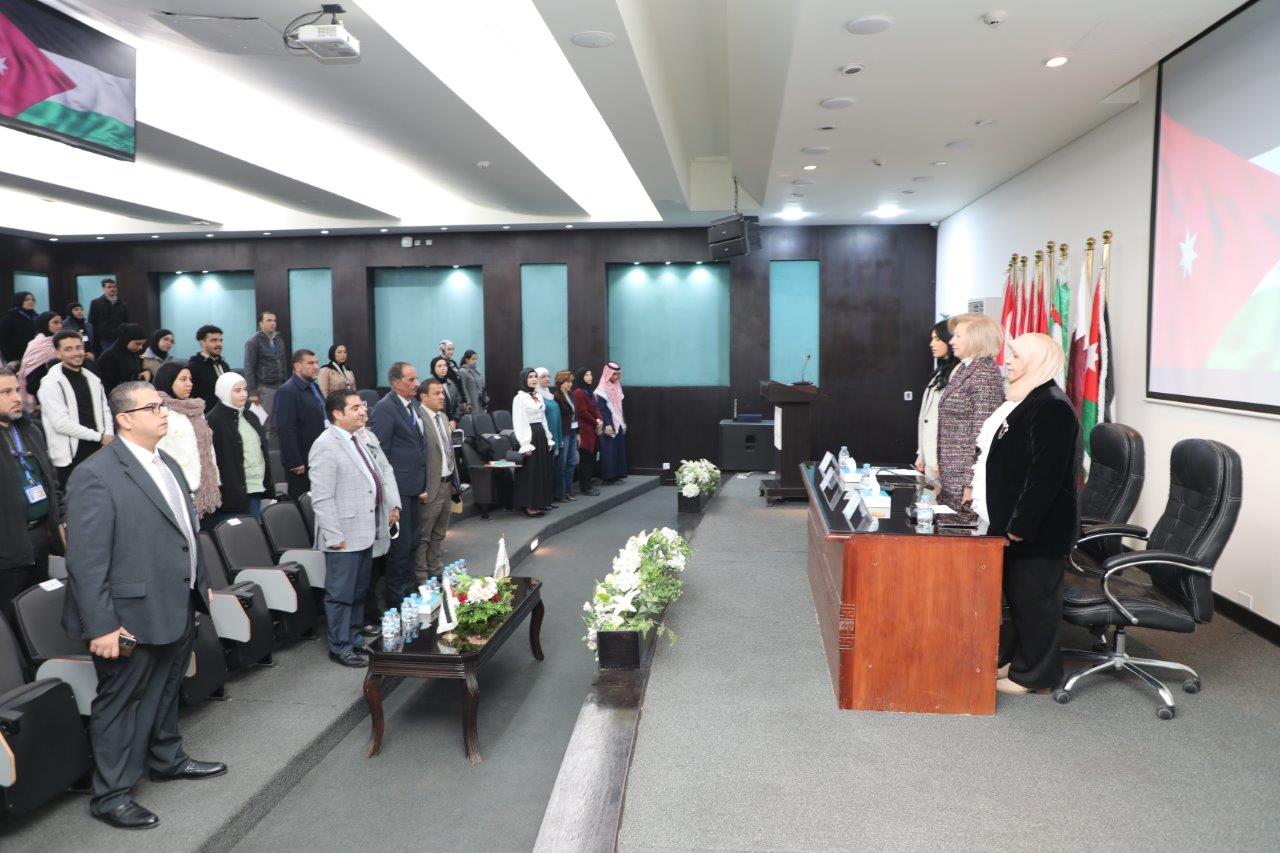 الدكتورة هيفاء النجار تحاضر في جامعة عمّان العربية حول دور الأسرة والتعليم في تمكين المرأة2