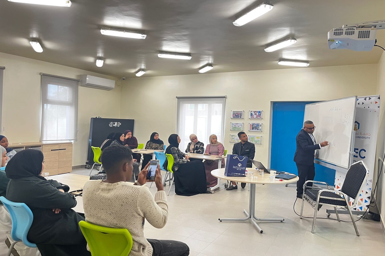 جامعة عمان العربية تنظم ورشة تدريبية بعنوان "السياسات الضريبية المستدامة في رؤية التحديث الاقتصادي الأردني" في غور الصافي2