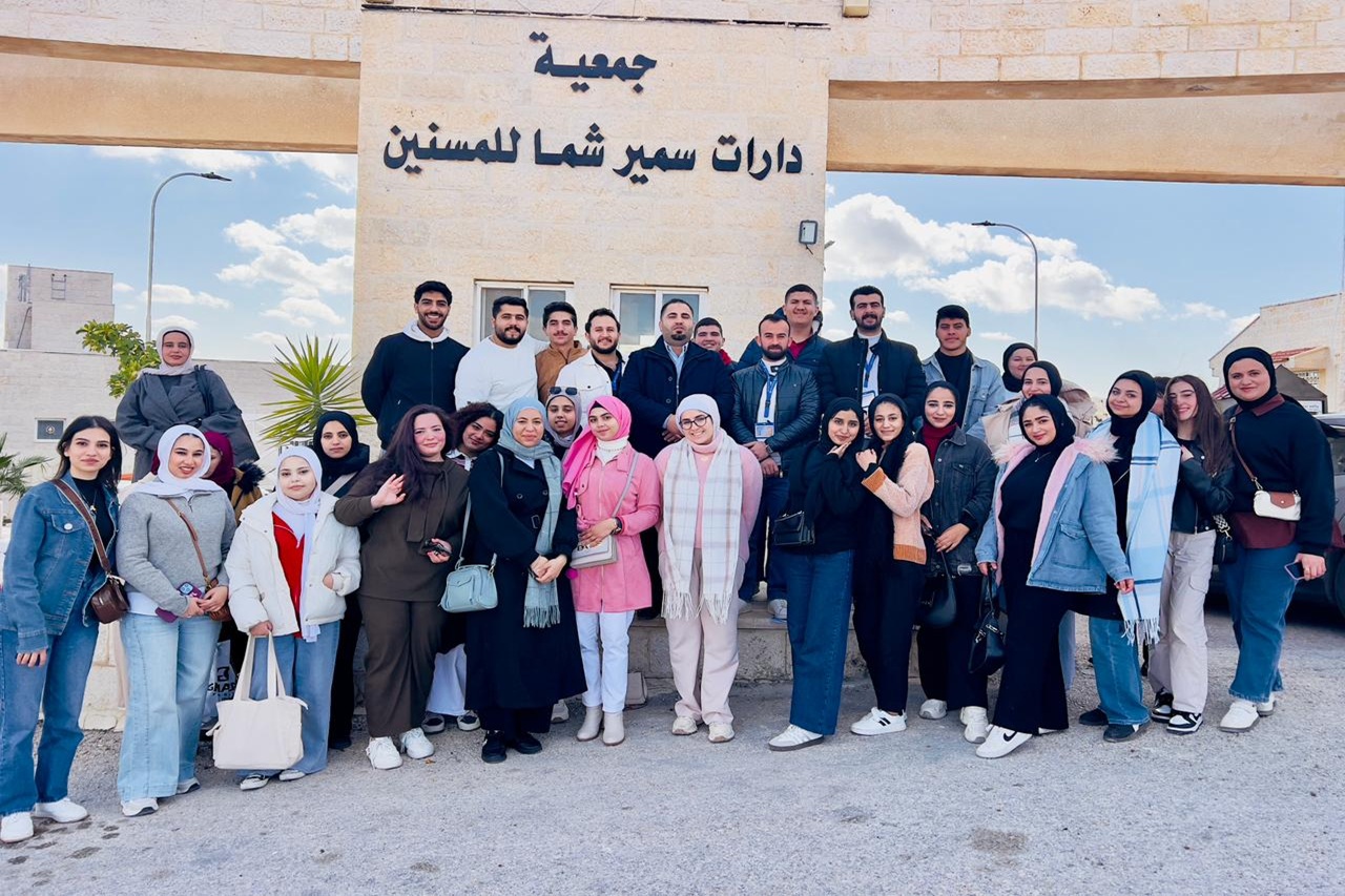 جامعة عمان العربية تُجسد قيم العطاء في زيارة تطوعية إلى "دارات سمير شما"1