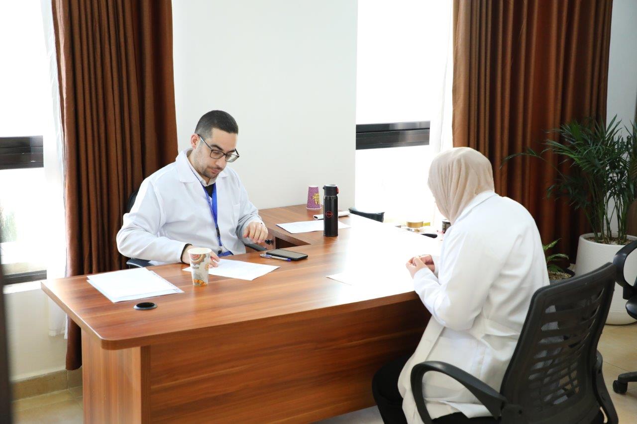 صيدلة "عمان العربية" تعزّز التقييم العملي لطلبة الصيدلة من خلال الامتحان السريري المنظم5