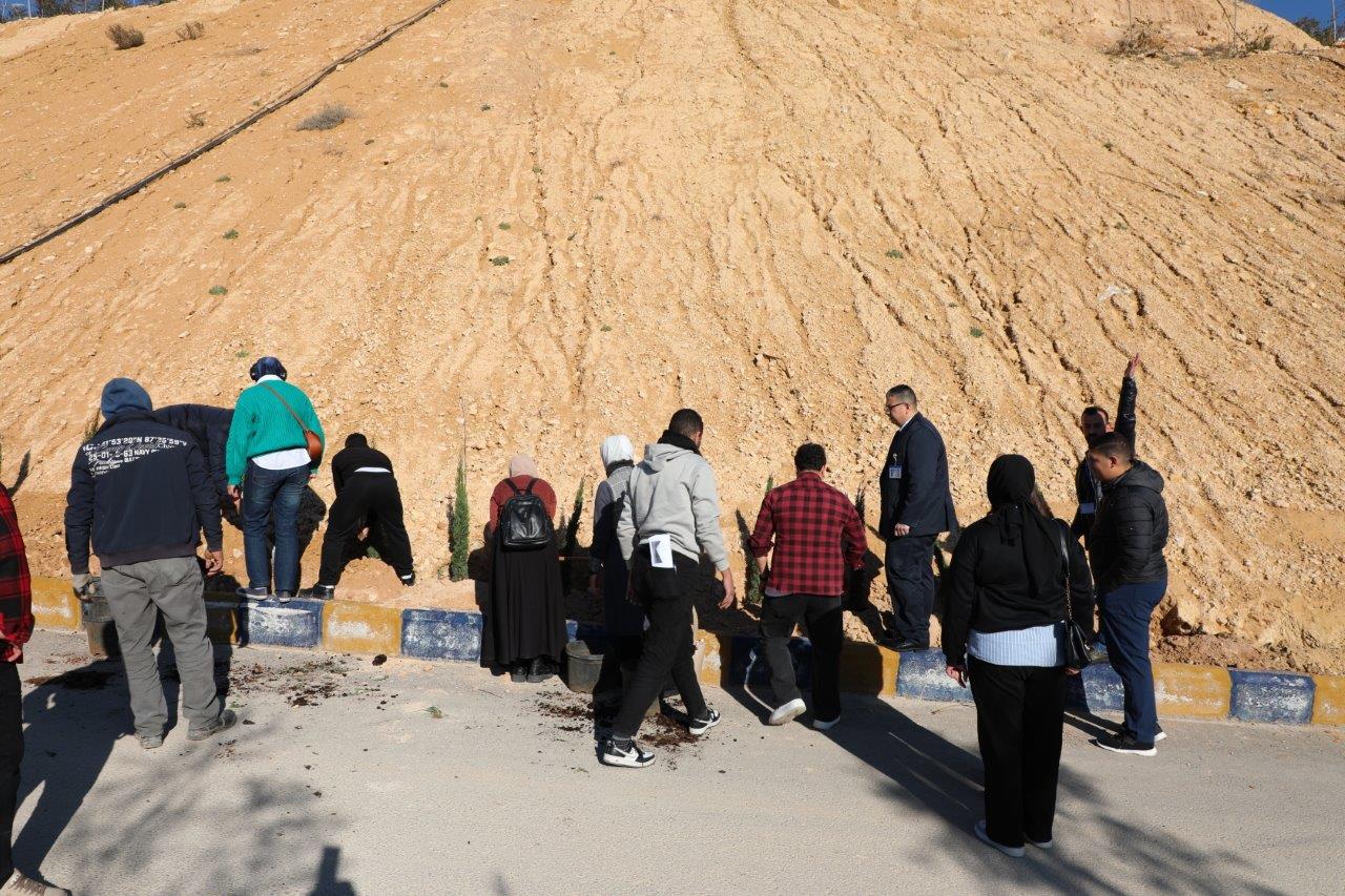 جامعة عمان العربية تنظم فعالية يوم الشجرة بالتعاون مع وزارة الزراعة وأمانة عمّان الكبرى9