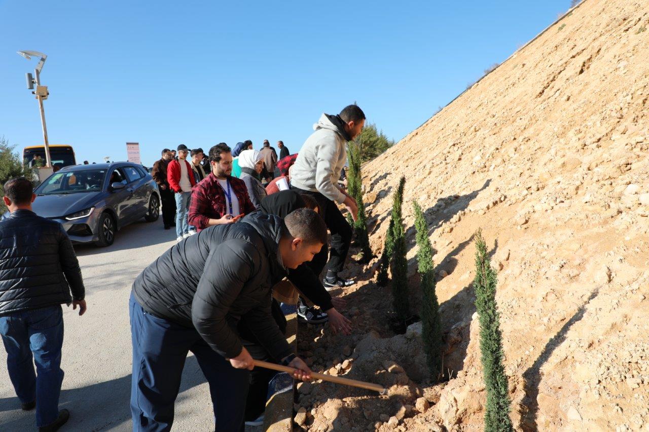 جامعة عمان العربية تنظم فعالية يوم الشجرة بالتعاون مع وزارة الزراعة وأمانة عمّان الكبرى10