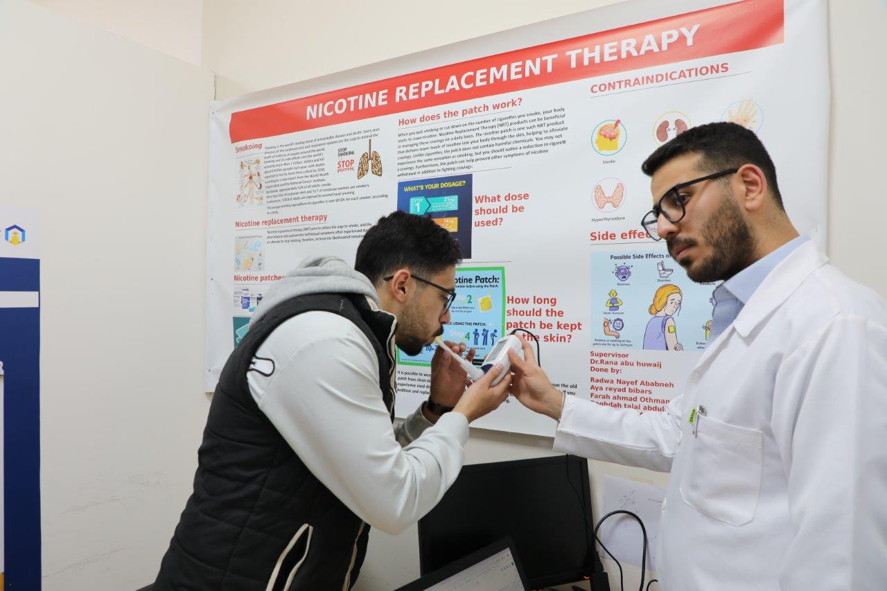 صيدلة "عمان العربية" تطلق مبادرة "لنتشارك معًا نحو هواء نقي" لتعزيز بيئة جامعية خالية من التدخين7