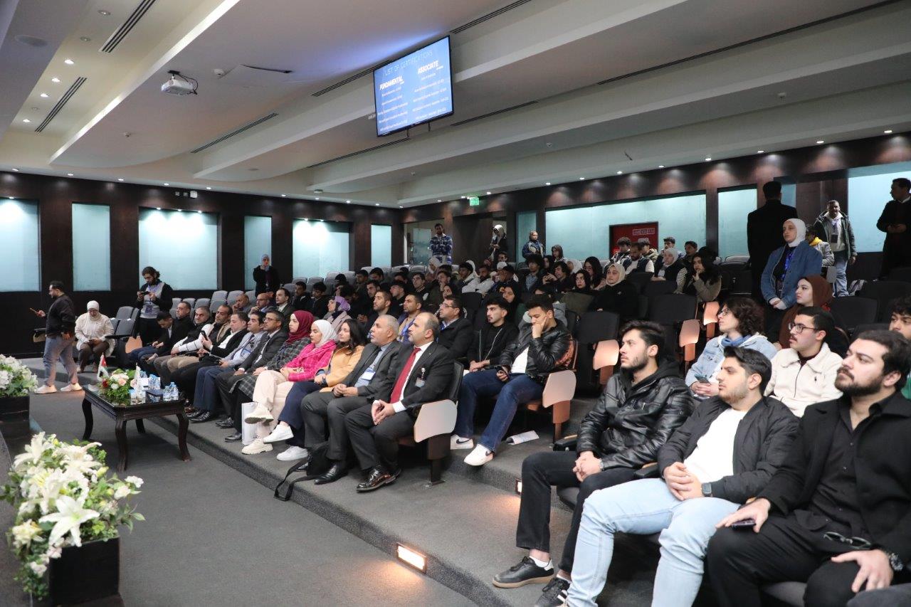 جلسة تعريفية ببرنامج المسرّع المهني في جامعة عمان العربية8