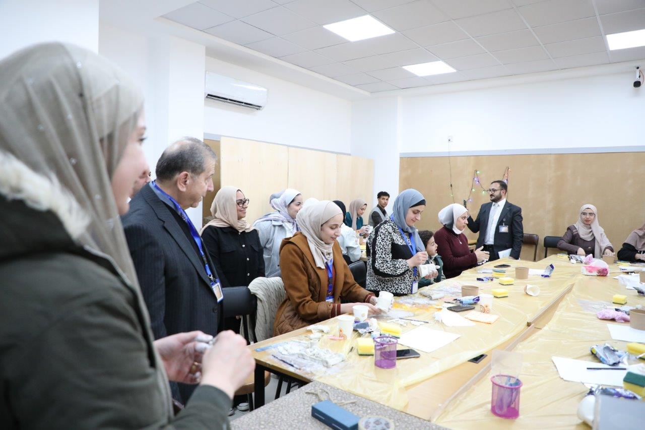 قسم هندسة العمارة في "عمان العربية" ينظم ورشة عمل إبداعية في التشكيل بالصلصال2