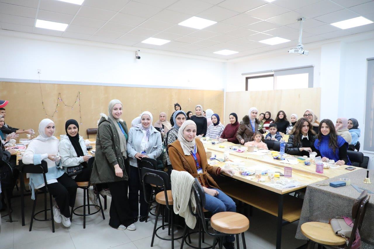 قسم هندسة العمارة في "عمان العربية" ينظم ورشة عمل إبداعية في التشكيل بالصلصال4