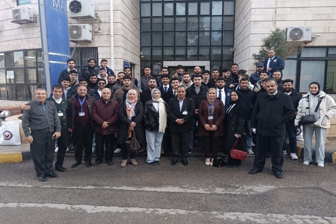 طلبة كلية علوم الطيران في "عمان العربية" يزورون أكاديمية الشرق الأوسط للطيران1