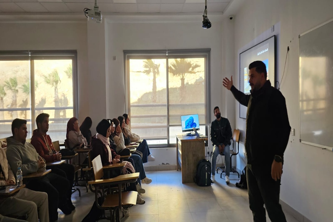 كلية علوم الطيران في "عمان العربية" تنظّم محاضرة متخصصة حول الاتصالات الاحترافية في بيئة العمل1