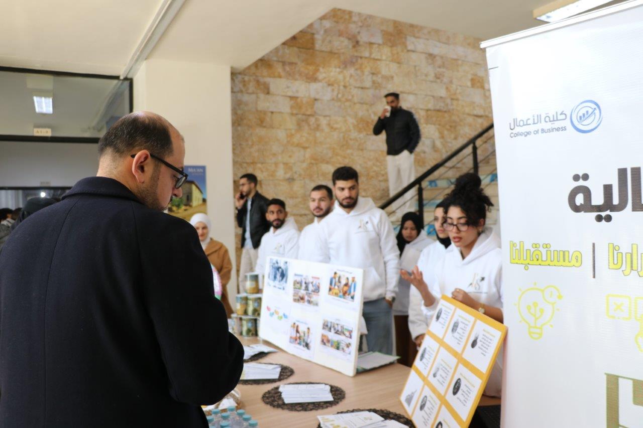 كلية الأعمال في "عمان العربية" تنظم مسابقة بعنوان: "اقتصادنا … قرارنا… مستقبلنا" لطلبة الكلية2