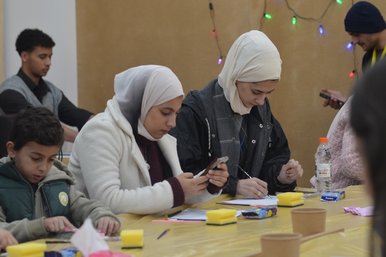 قسم هندسة العمارة في "عمان العربية" ينظم ورشة عمل إبداعية في التشكيل بالصلصال6