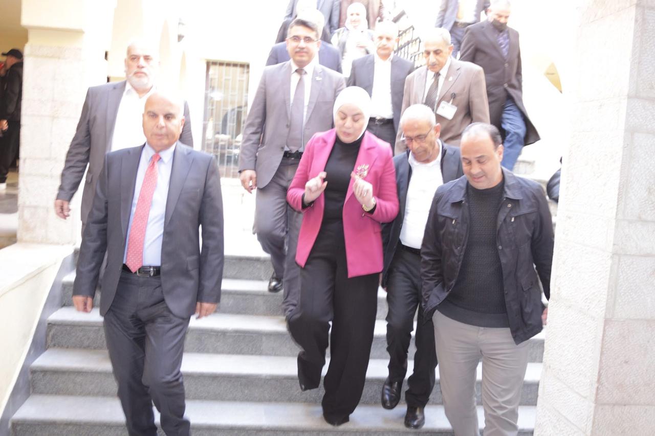 جامعة عمان العربية تشارك في احتفالية اليوم التطوعي العالمي وتُكرَّم لدورها المجتمعي4