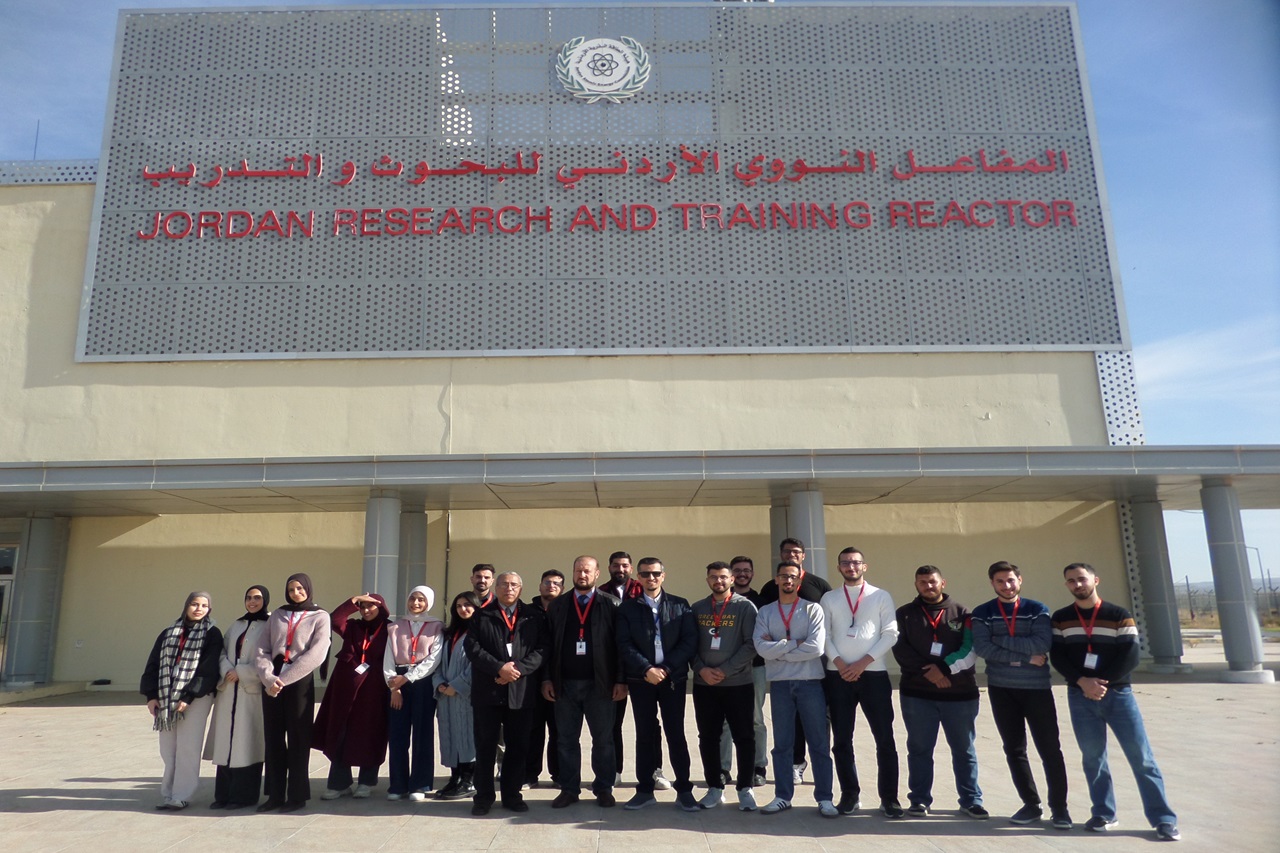 طلبة قسم هندسة الطاقة المتجددة في "عمان العربية" يزورون المفاعل النووي الأردني للبحوث والتدريب7