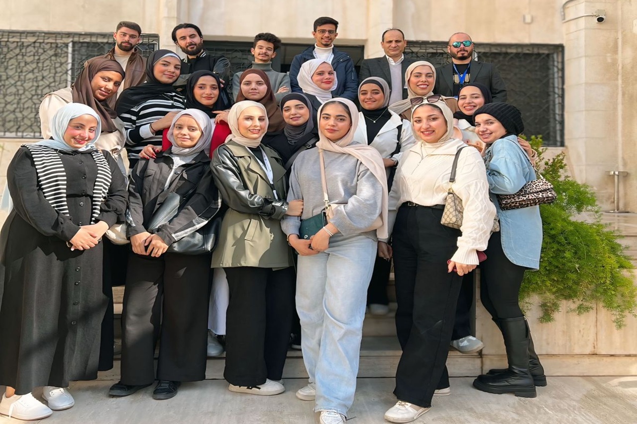 جامعة عمان العربية تنظم زيارة علمية لتعريف طلبة قسم التمويل بتاريخ نشأة النقد في الأردن1