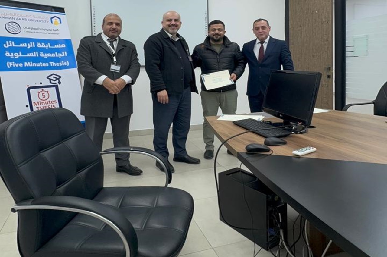 كلية تكنولوجيا المعلومات في "عمان العربية" تنظّم النسخة الرابعة من مسابقة "الرسالة في خمس دقائق" لطلبة الدراسات العليا3