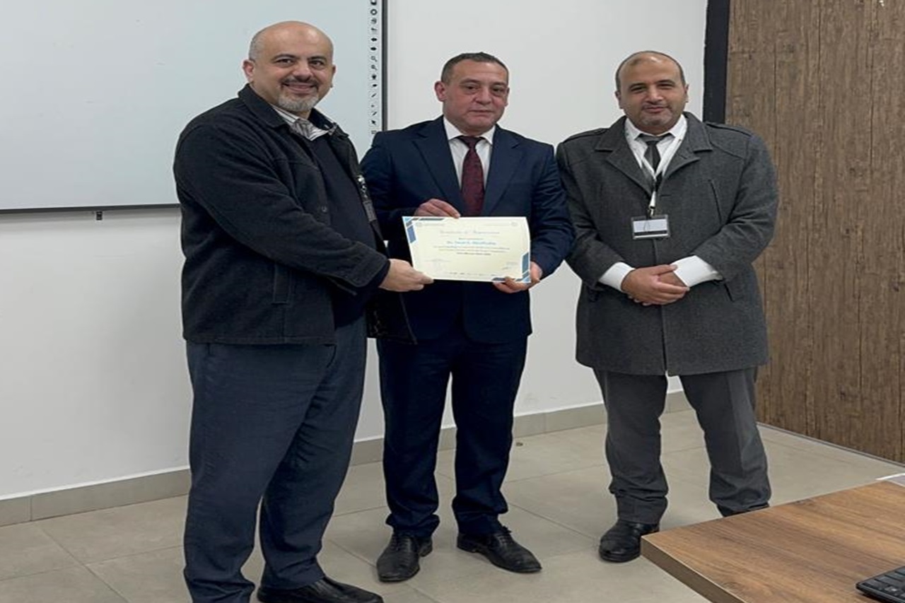 كلية تكنولوجيا المعلومات في "عمان العربية" تنظّم النسخة الرابعة من مسابقة "الرسالة في خمس دقائق" لطلبة الدراسات العليا8