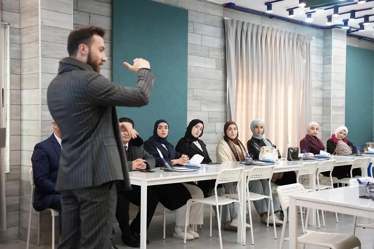 "عمان العربية" تنظم زيارة تثقيفية لطلبتها إلى المدرسة الانتونية2