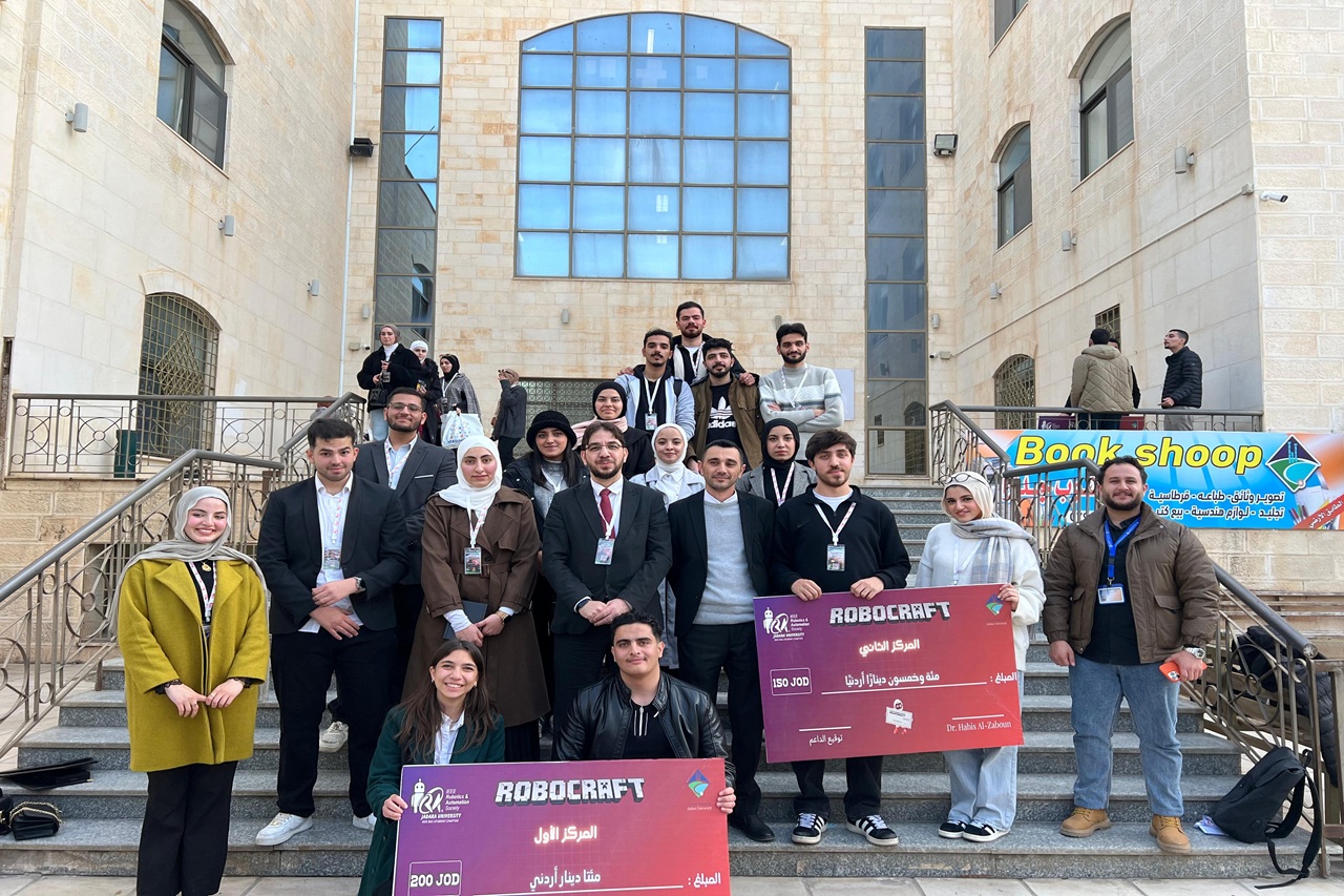 طلبة جامعة عمان العربية يحققون إنجازًا مميّزًا في مسابقة RoboCraft2