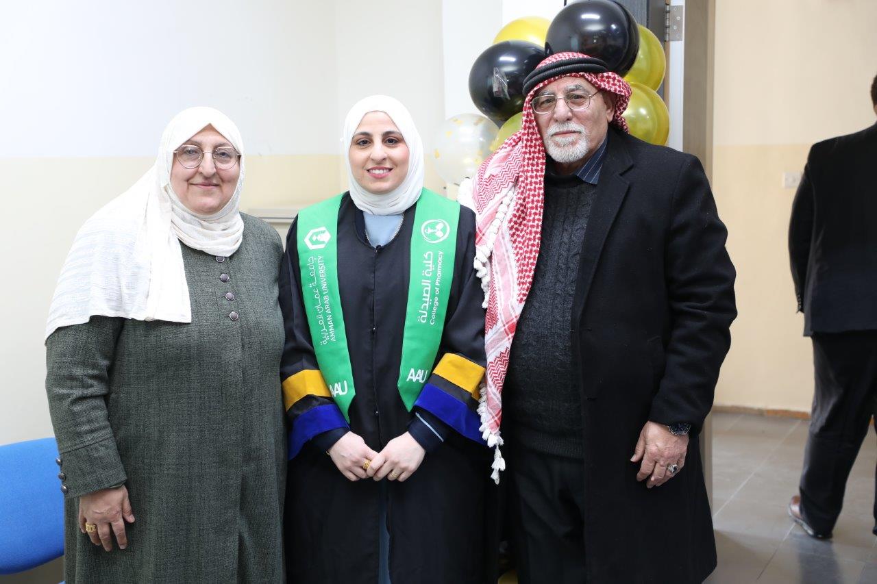 جامعة عمان العربية تحتفي بتخريج الدفعة الأولى من ماجستير اليقظة الدوائية والشؤون التنظيمية1