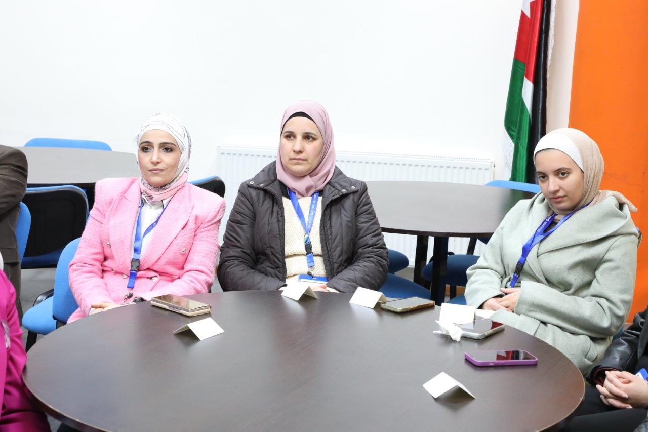 جامعة عمان العربية تحتفي بتخريج الدفعة الأولى من ماجستير اليقظة الدوائية والشؤون التنظيمية6