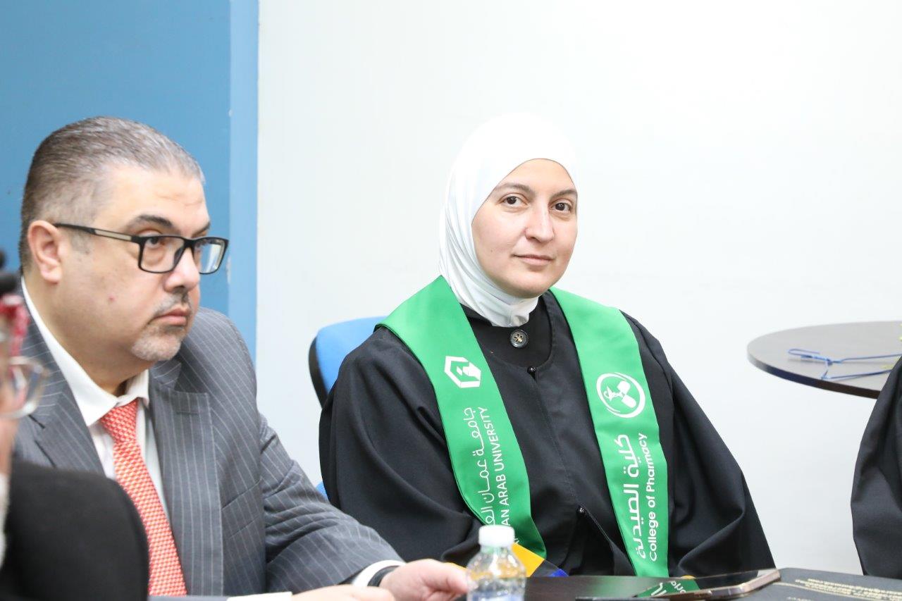 جامعة عمان العربية تحتفي بتخريج الدفعة الأولى من ماجستير اليقظة الدوائية والشؤون التنظيمية8