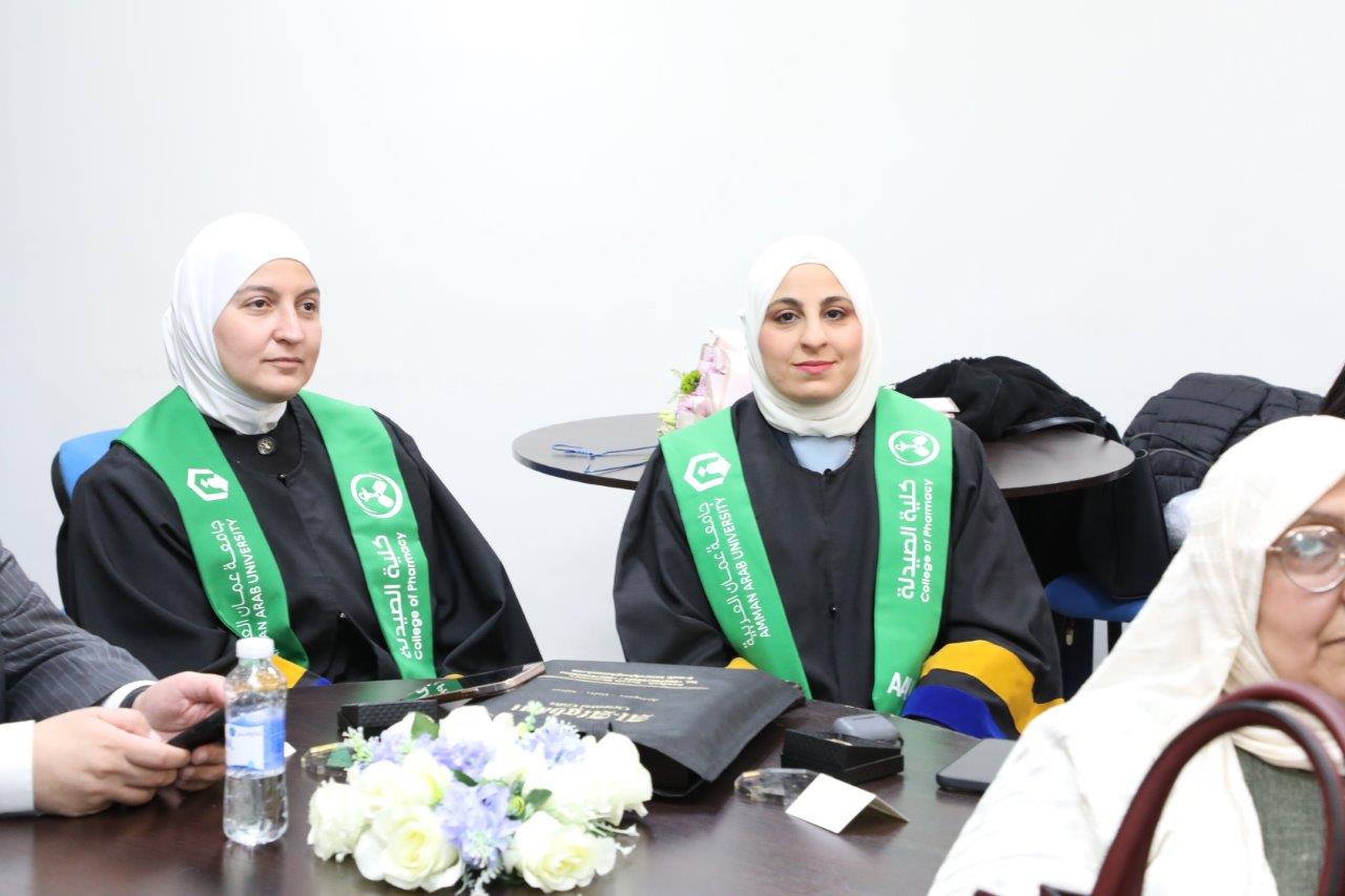 جامعة عمان العربية تحتفي بتخريج الدفعة الأولى من ماجستير اليقظة الدوائية والشؤون التنظيمية9