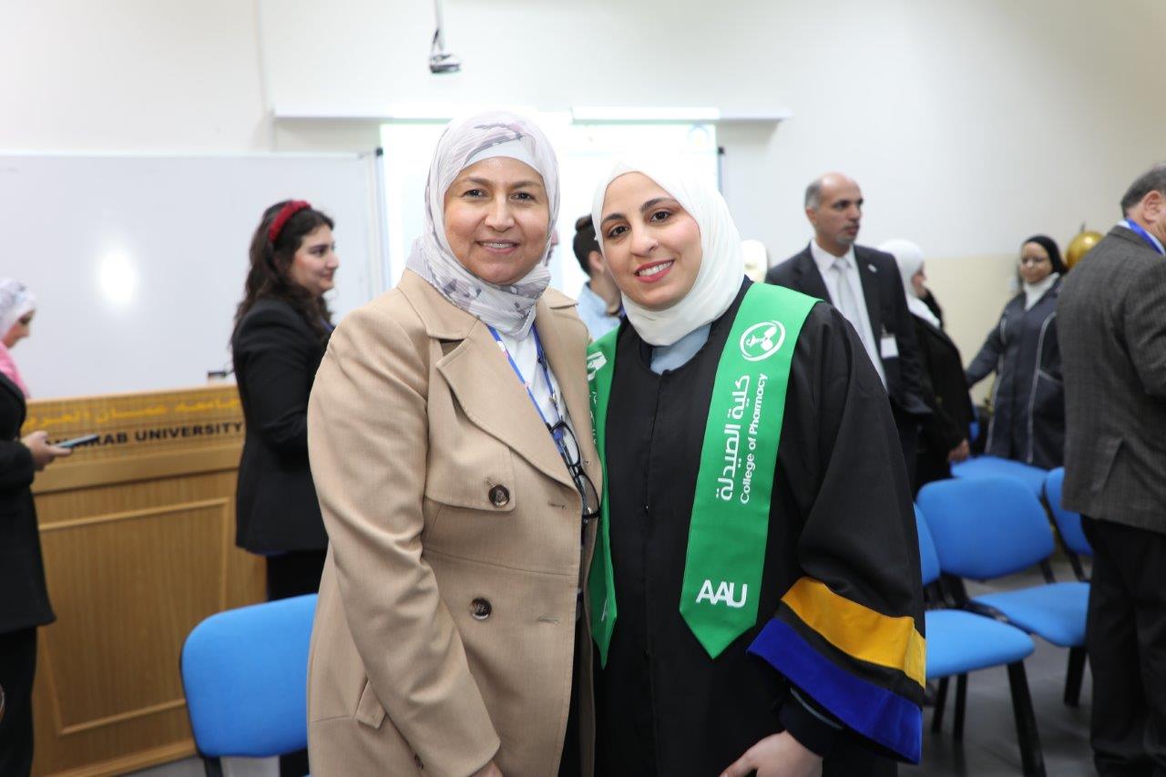 جامعة عمان العربية تحتفي بتخريج الدفعة الأولى من ماجستير اليقظة الدوائية والشؤون التنظيمية32