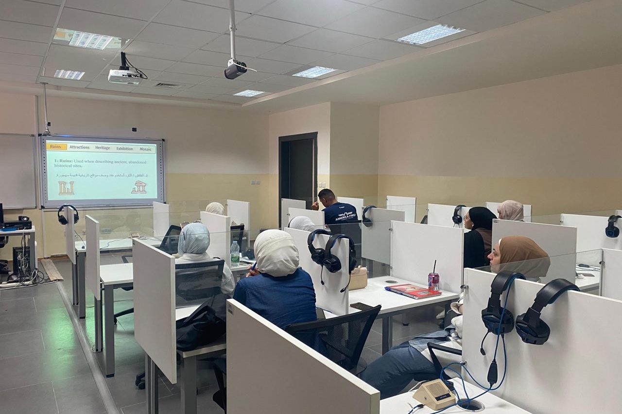 جامعة عمان العربية تنفّذ سلسلة ورش تدريبية في تعليم الأقران من خلال طلبتها5