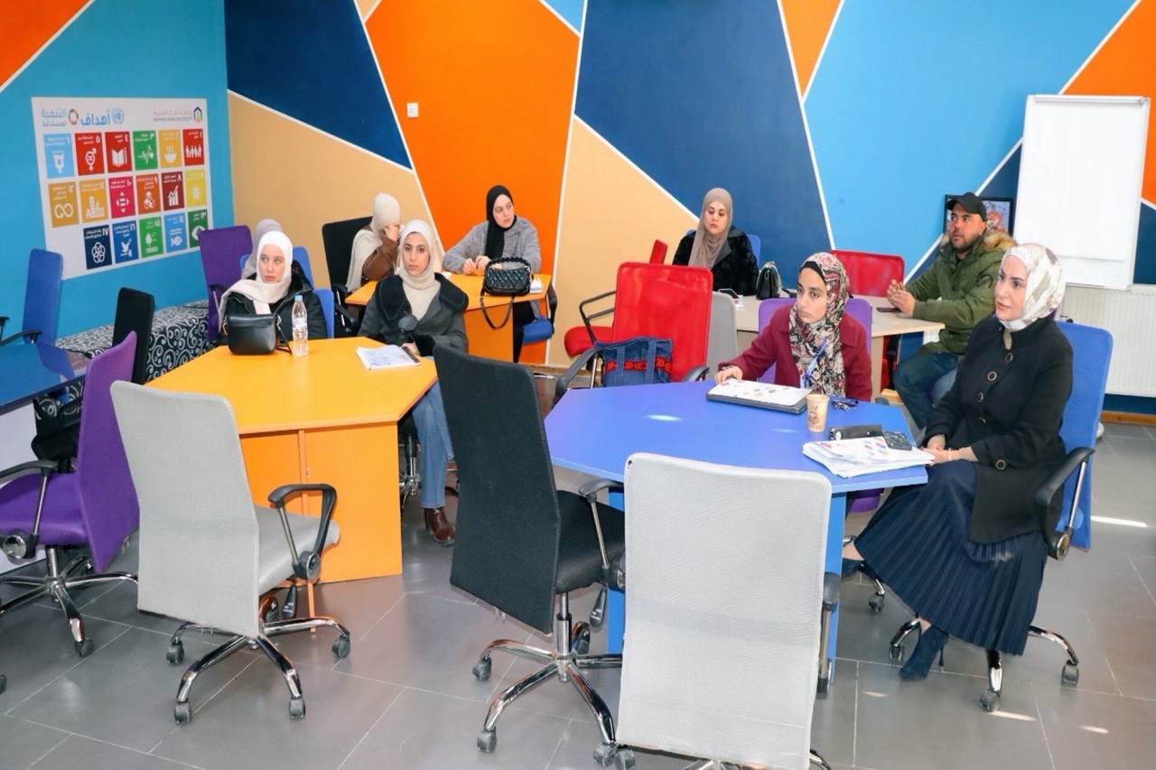 كلية الصيدلة في "عمان العربية" تستضيف الخبير الرواشدة لتعزيز مهارات الطلبة في التكنولوجيا الحيوية الصيدلانية4