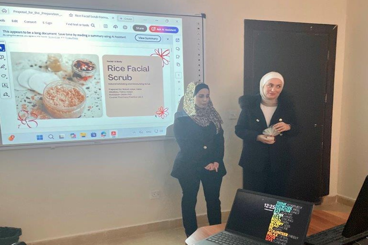 طلبة كلية الصيدلة في "عمان العربية" يحولون المعرفة النظرية إلى منتجات صيدلانية وتجميلية مبتكرة7