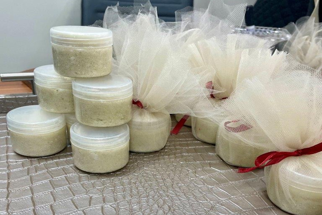 طلبة كلية الصيدلة في "عمان العربية" يحولون المعرفة النظرية إلى منتجات صيدلانية وتجميلية مبتكرة11