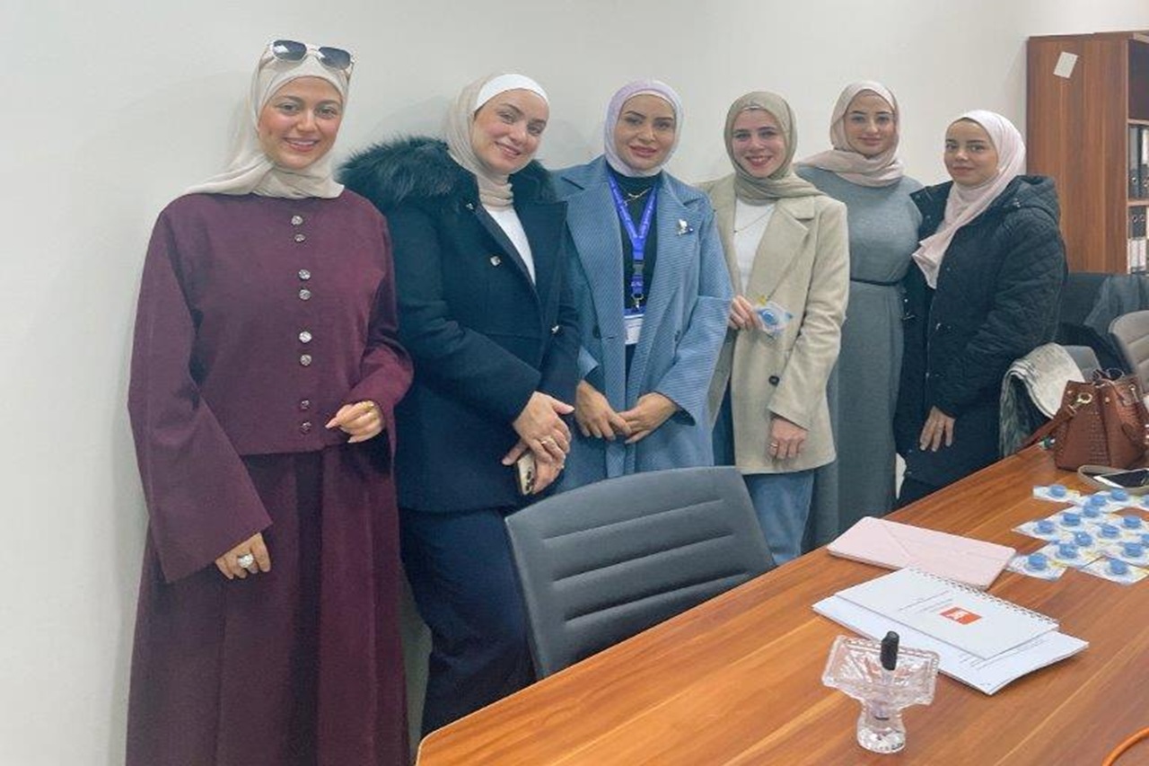 طلبة كلية الصيدلة في "عمان العربية" يحولون المعرفة النظرية إلى منتجات صيدلانية وتجميلية مبتكرة1