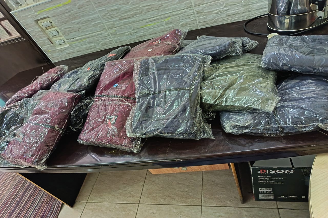 كلية الشريعة في جامعة عمان العربية تنفذ حملة "لمسة دفء" دعماً للمجتمع المحلي1