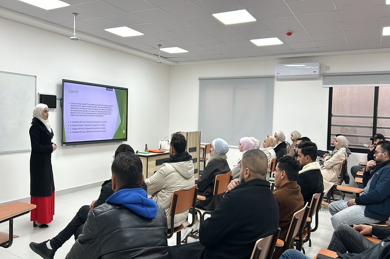 كلية الصيدلة في "عمان العربية" تستضيف ورشة علمية متخصصة حول "دور الصيدلي السريري"3