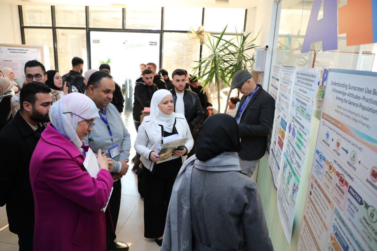 صيدلة "عمان العربية" تنظم عرضًا لمشاريع طلبة الصيدلة البحثية ضمن نهج التعليم القائم على المشاريع2