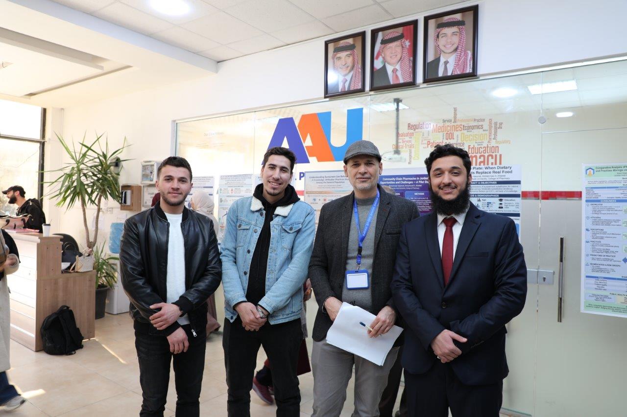 صيدلة "عمان العربية" تنظم عرضًا لمشاريع طلبة الصيدلة البحثية ضمن نهج التعليم القائم على المشاريع10