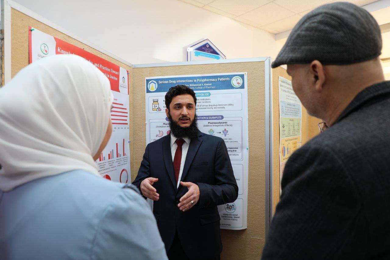 صيدلة "عمان العربية" تنظم عرضًا لمشاريع طلبة الصيدلة البحثية ضمن نهج التعليم القائم على المشاريع14