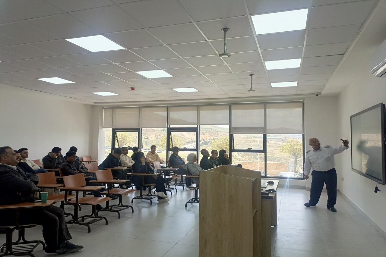 كلية علوم الطيران في "عمان العربية" تنظّم ورشة بعنوان "تشريعات الطيران ومعايير ترخيص الفنيين والمهندسين والطيارين حسب نظام الوكالة الأوروبية لسلامة الطيران (EASA)"1