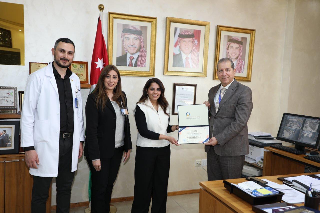 جامعة عمان العربية تعقد دورة تدريبية في الإنعاش القلبي الرئوي واستخدام جهاز (AED) بالتعاون مع شركة (ZOll) العالمية4