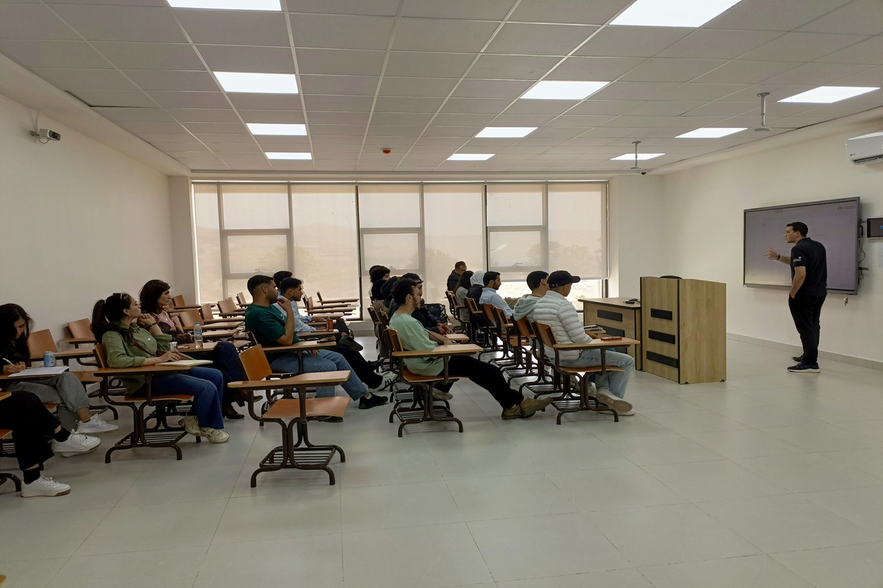 كلية علوم الطيران في "عمّان العربية" تنظّم ورشة متخصصة بعنوان " تعزيز جاهزية طلبة علوم الطيران لسوق العمل – قصة نجاح "1