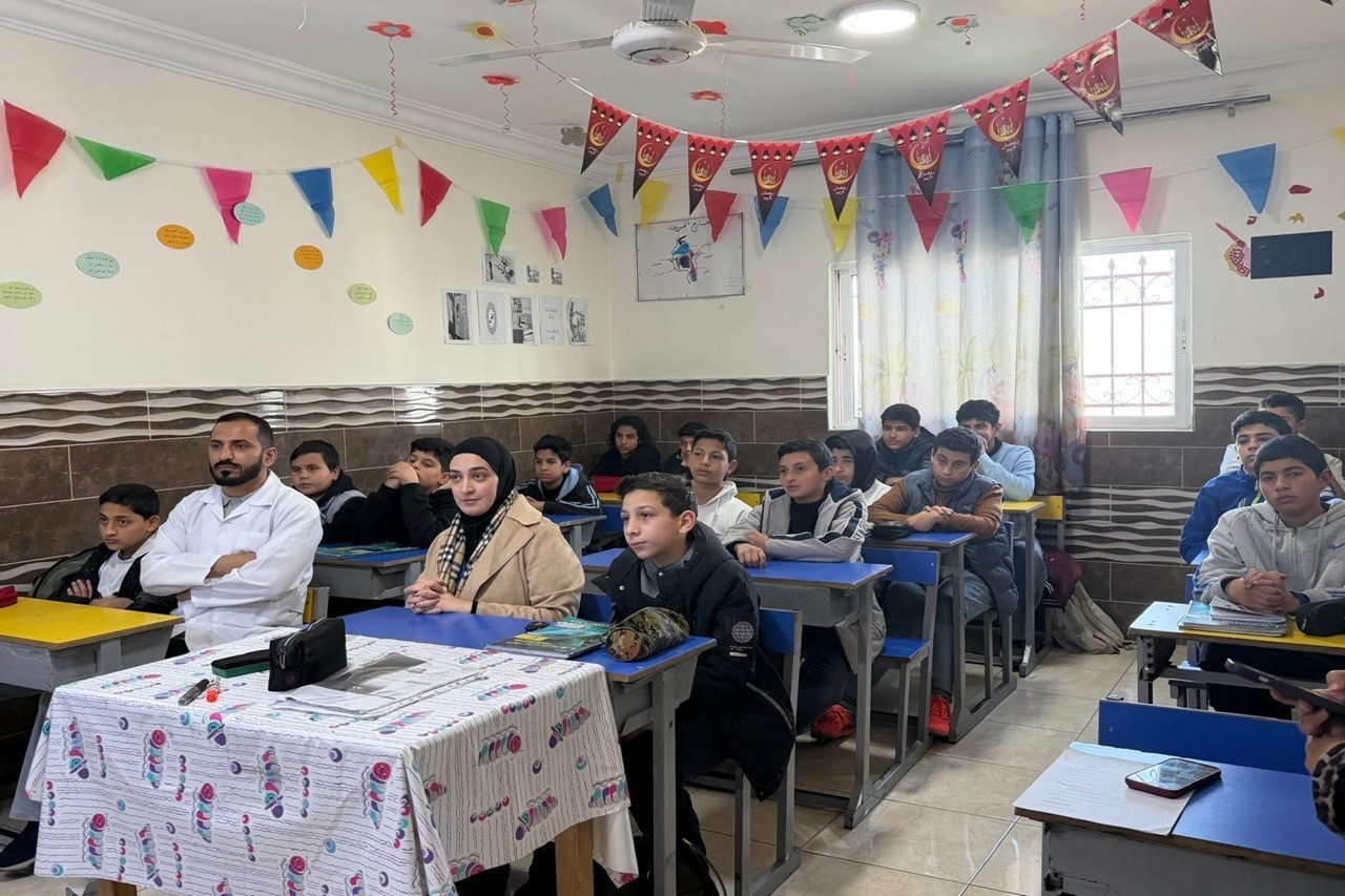 طلبة صيدلة "عمان العربية" يقدمون ورشة توعوية حول السمنة والتغذية الصحية في "أكاديمية بريق المجد النموذجية"6