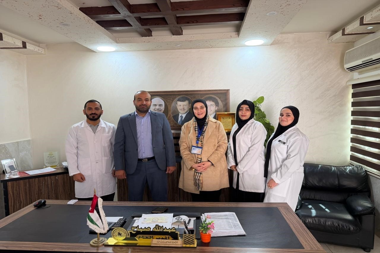 طلبة صيدلة "عمان العربية" يقدمون ورشة توعوية حول السمنة والتغذية الصحية في "أكاديمية بريق المجد النموذجية"8