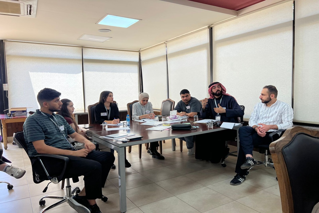 الطالبة آن من جامعة عمان العربية تختتم مشاركتها في برنامج "نشامى" لإعداد القادة الشباب بـ(80) ساعة تدريبية نوعية2