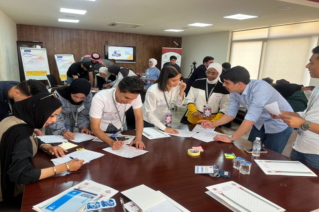 الطالبة آن من جامعة عمان العربية تختتم مشاركتها في برنامج "نشامى" لإعداد القادة الشباب بـ(80) ساعة تدريبية نوعية4