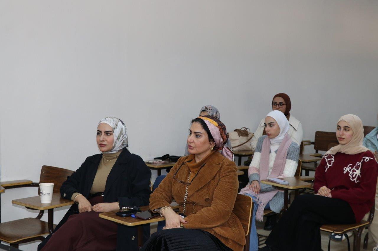 لقاء حواري في صيدلة "عمان العربية" يعزز روح الأسرة الواحدة ويؤكد الشراكة مع الطلبة4