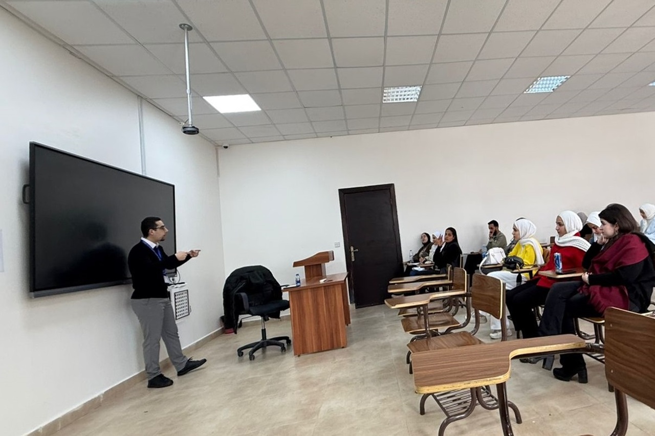 صيدلة "عمان العربية" تنظّم ورشة تفاعلية حول الأطر المهنية في قطاع الصيدلة ومتطلبات سوق العمل1