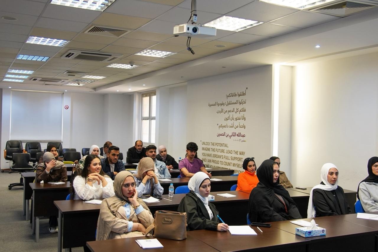 جامعة عمان العربية تنظم زيارة علمية لطلبة إدارة الموارد البشرية إلى مختبر الألعاب الأردني2