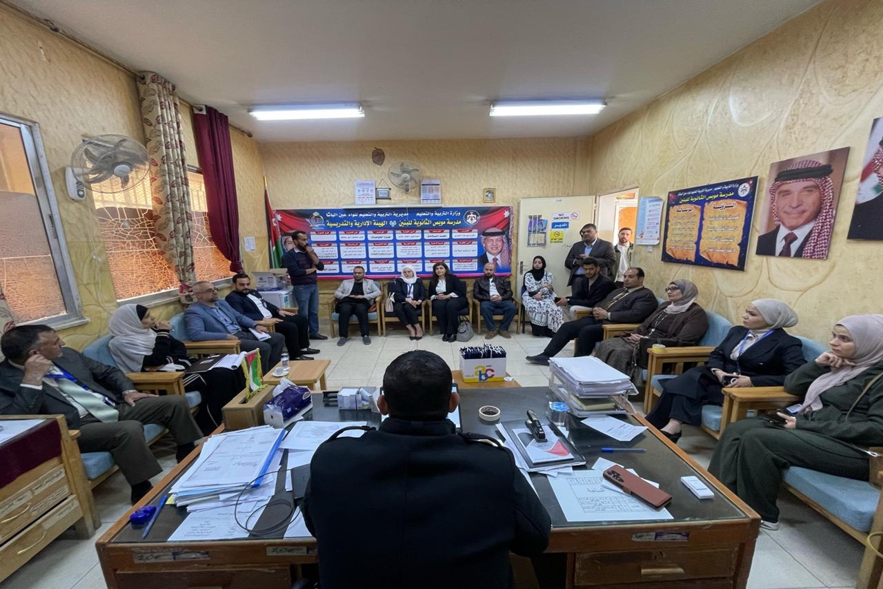 جامعة عمان العربية تطلق مبادرة "جسور المعرفة" لتعزيز التواصل مع المدارس3